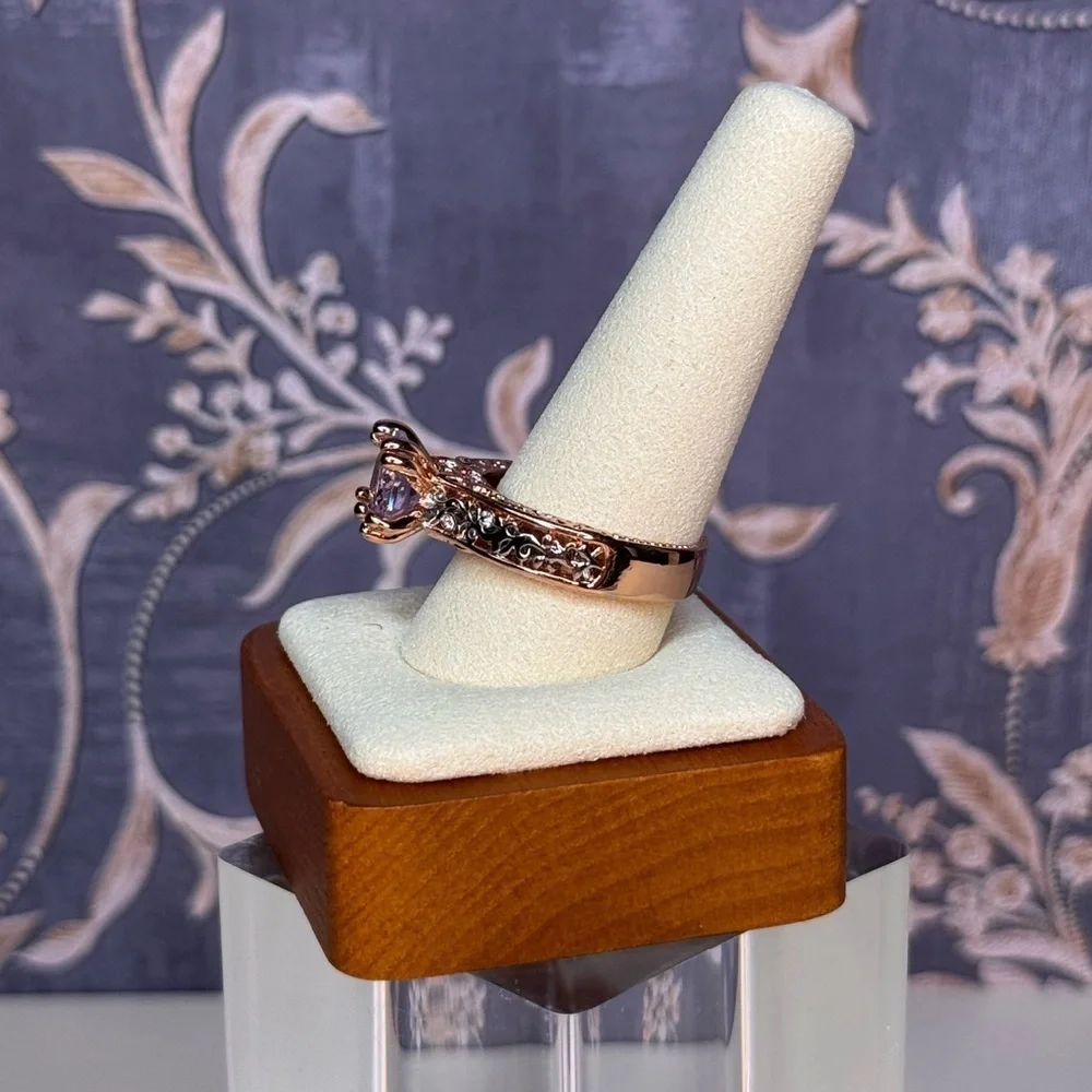 Estate rose gold tone solitaire crystal ring with intricate vine cutwork Lot D71